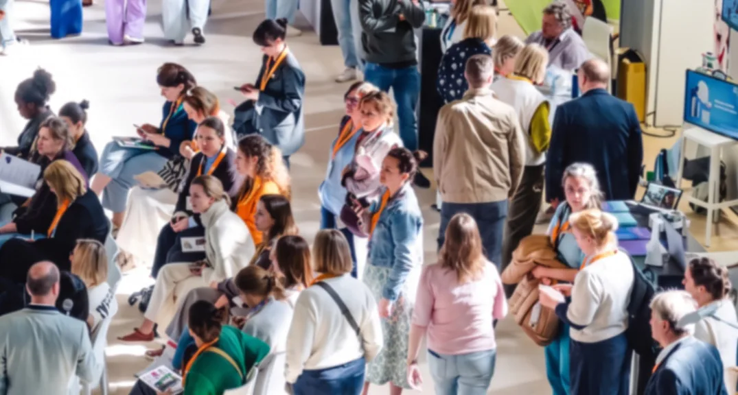 Beursvloer van Inspire Health & Care met stands en bezoekers